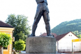 Памятник трубачу