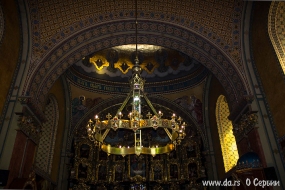 Внутри храма