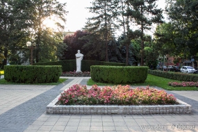 Памятник Вуку Караджичу
