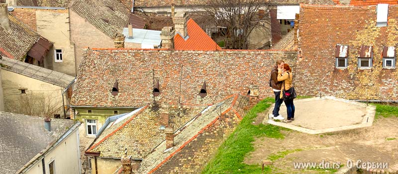 Крепость Петроварадин, целующиеся влюбленные